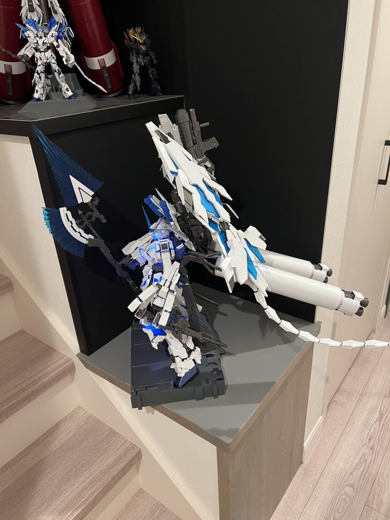 デカ過ぎて展示スペースに収まりません…