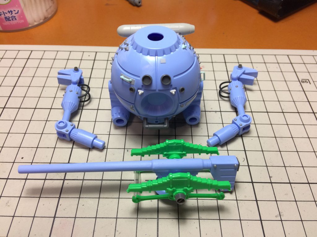 塗装前の状態。全体にディテールパーツを貼ってみました。