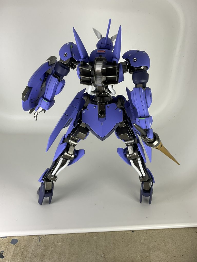 バックふくらはぎのコードとちゃっかり腕にグリーンのプラ板でディテールアップ