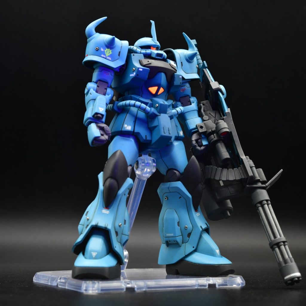 コックピットハッチはクリアーパーツだと暗くて沈んでしまうので、蛍光オレンジで塗装しています。