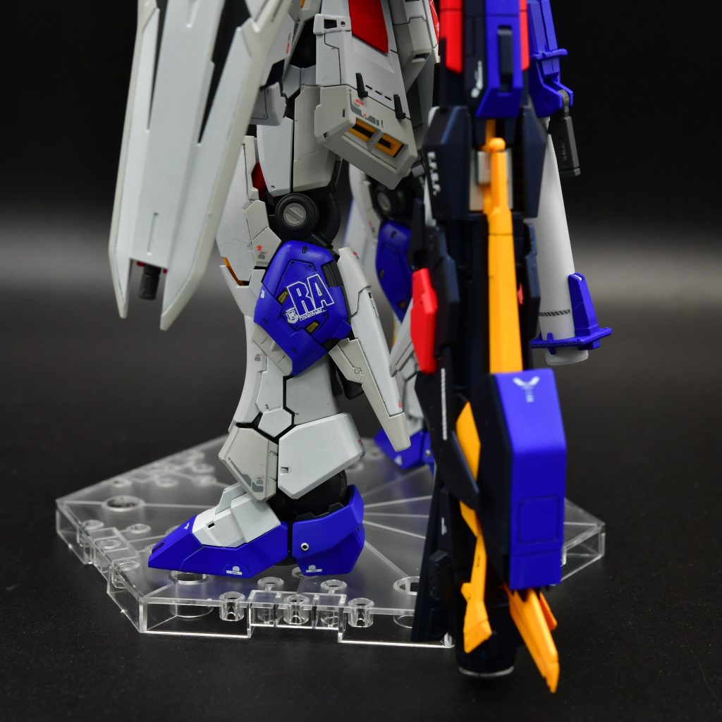 黒のパーツはプリズムブルーブラックを使いました。つや消しにすると深みのある良い色になりますね。