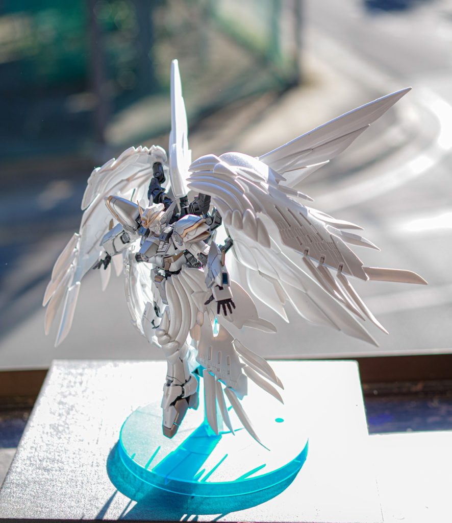 ウイングを増設してよりボリューム感のある感じに仕上げました！全体をパール塗装してるので光の当たり具合で雰囲気も変わってくれます！