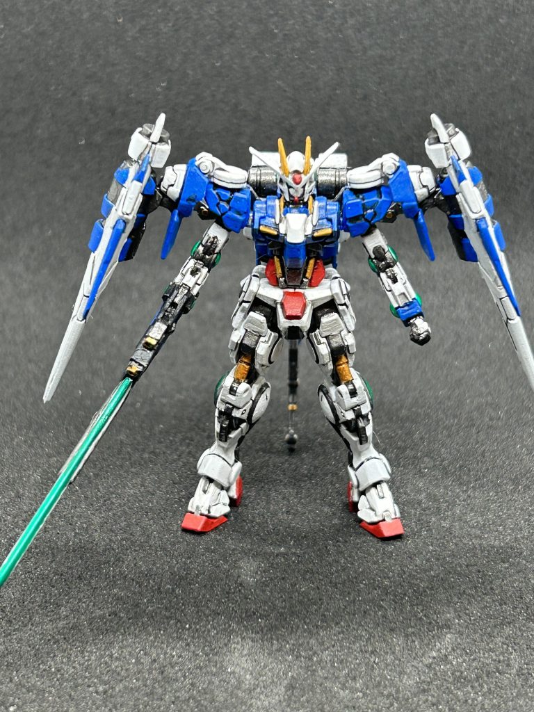 GNソード展開してるので手足の角度を微妙に変えました。弱々しさが改善されてればいいなぁ。