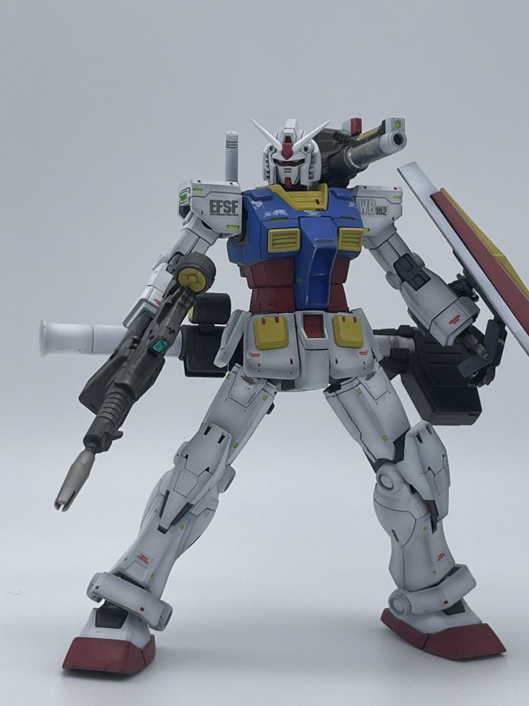 アクションベースをあまり買わないのでポージングの幅少ないですが😅hgだと小さいのでグラデーションの塩梅が難しいかったです💦ただそれなりに重厚感だせたかなぁと🙈