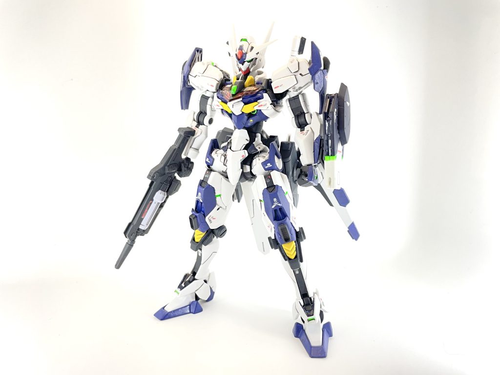 ビットオンフォームガンビットの基部を小型シールドとして腕部に残しています。