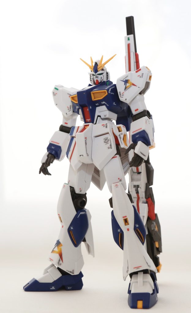 素立ちで。良く出来てるキットです。旧キットやHGを遥かに超えるかっこよさ。腹部のパーツ分割とかかなりキレてる。子供の頃にこんなキットがあったらなぁ。。