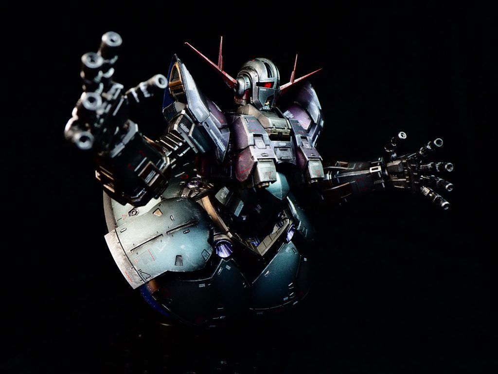 メタリックパープルに少しクリアブルーを混ぜたりして作ったのだけど…。紫強すぎ感はある🤔