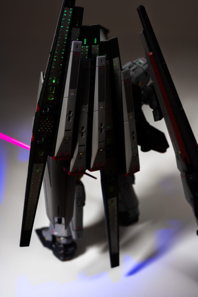 エナメル蛍光グリーンで墨入れをしてサイコフレームを表現してみました。
