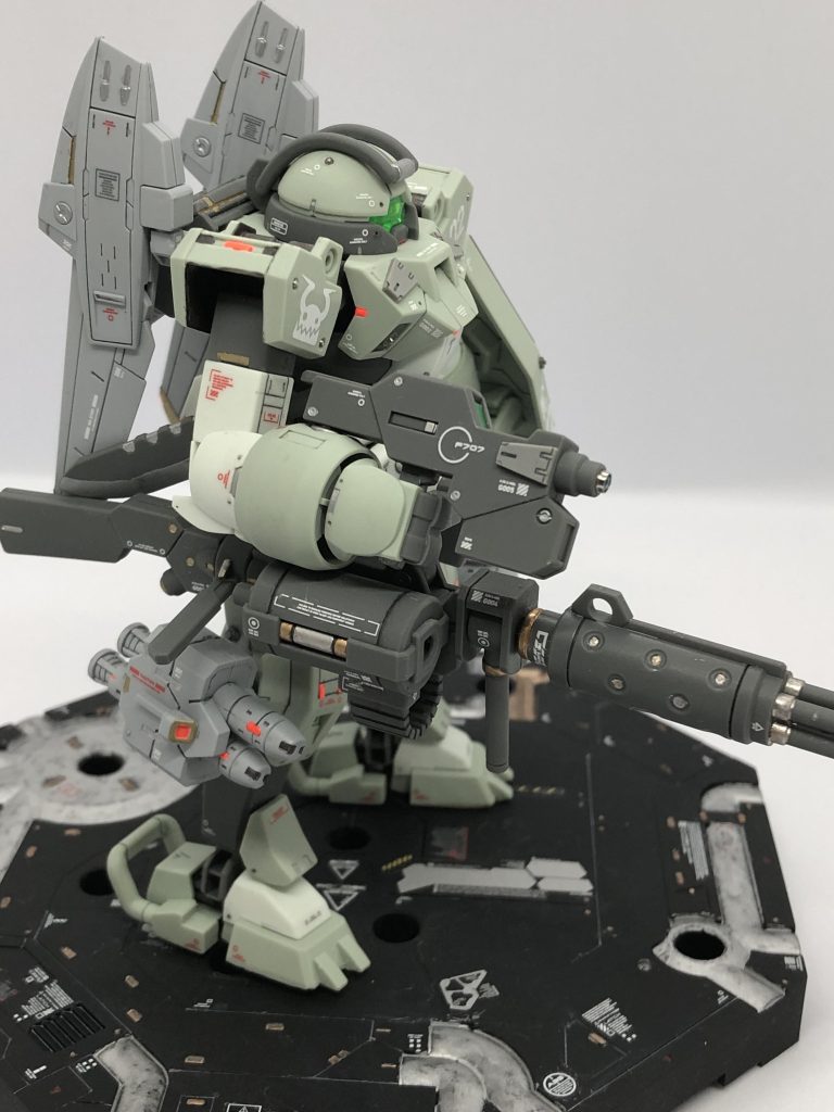 初めて武装に納得のいくデカールが貼れました。