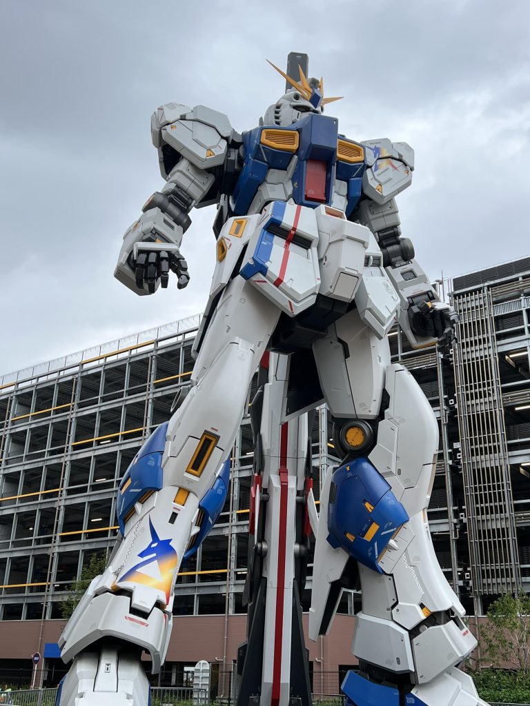福岡νガンダム。これはガンオタなら1度は見てください。お台場ユニコーンの変形や横浜ガンダムの稼働も良いですが、