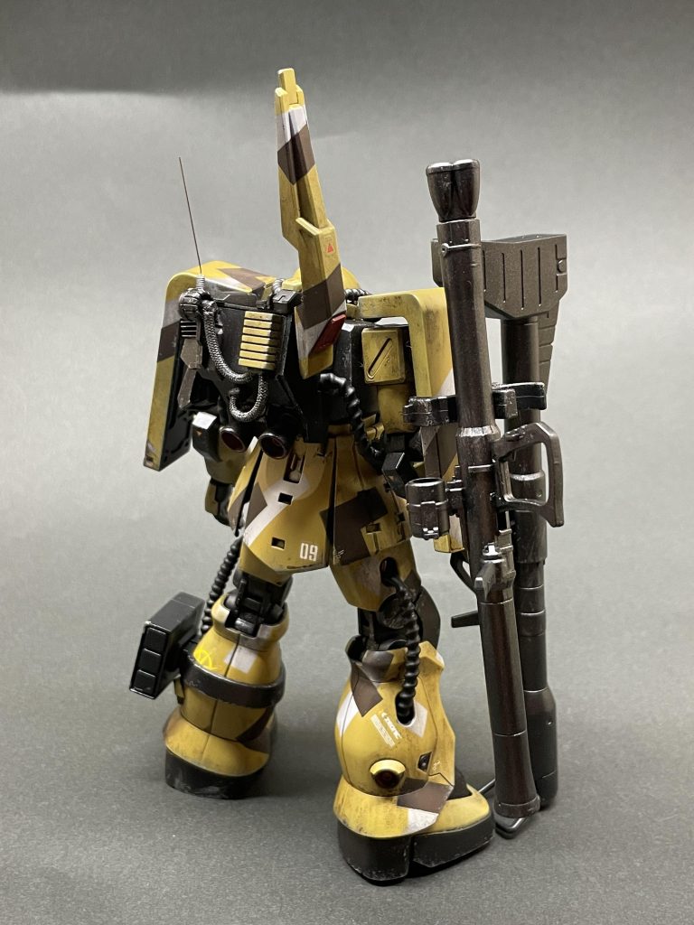 バックショットパックパック左右に通信方式の異なる無線に対応するアンテナを装備（ん〜デジ、アナみたいな。。。汗）右側のアンテナは回転し収納可。ジオンのマーク、空飛ぶドムに合わせたらガッツリ被ってしまった。。。