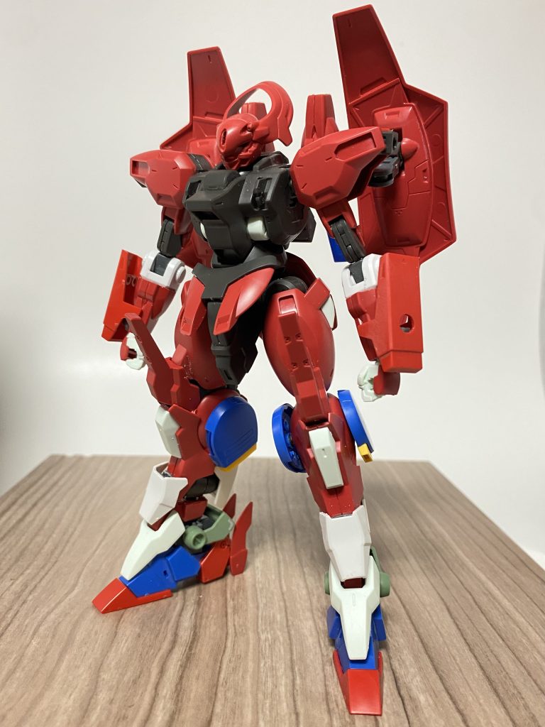 バインダーをひねり回していたらパラスアテネ風を思い付く。それに伴い手足をジャンクで大型化