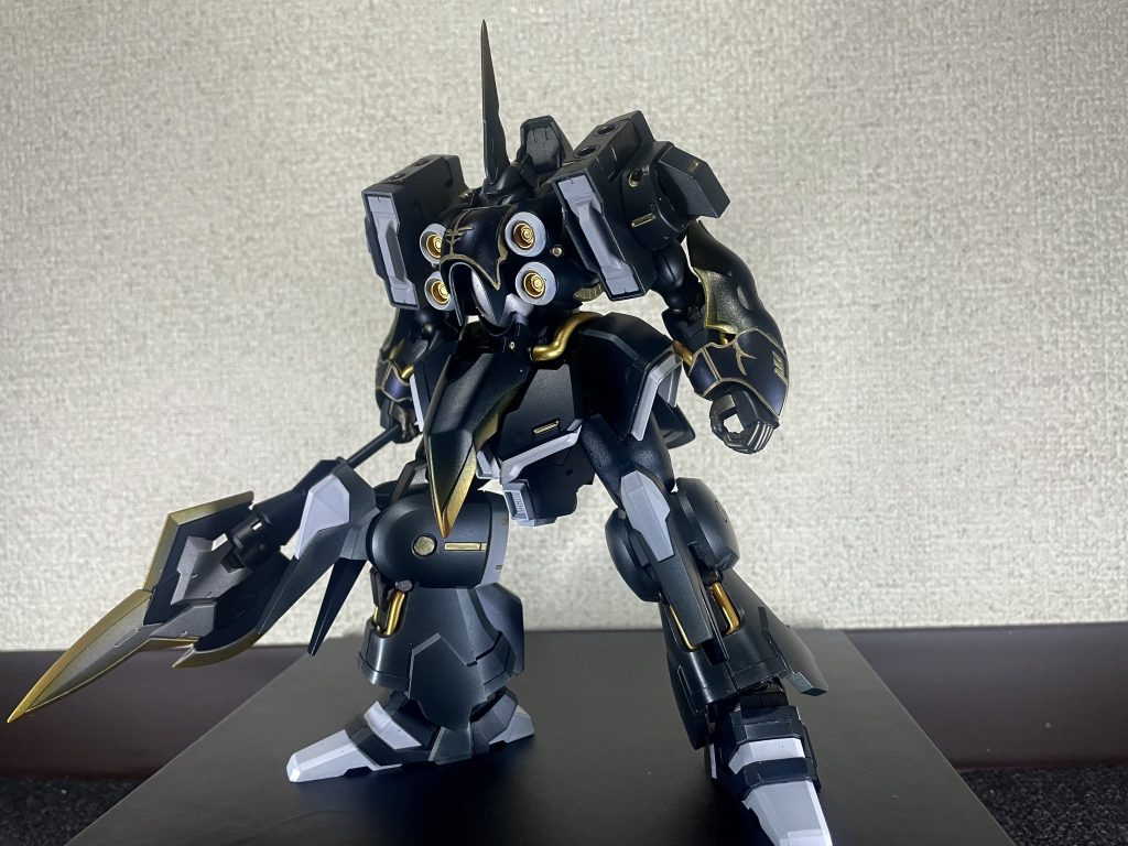 肩にHGザクⅡの胸パーツ、HGプロトタイプドムの膝パーツにバーニアをふやしてみました少しボリュームアップできたかと思います!