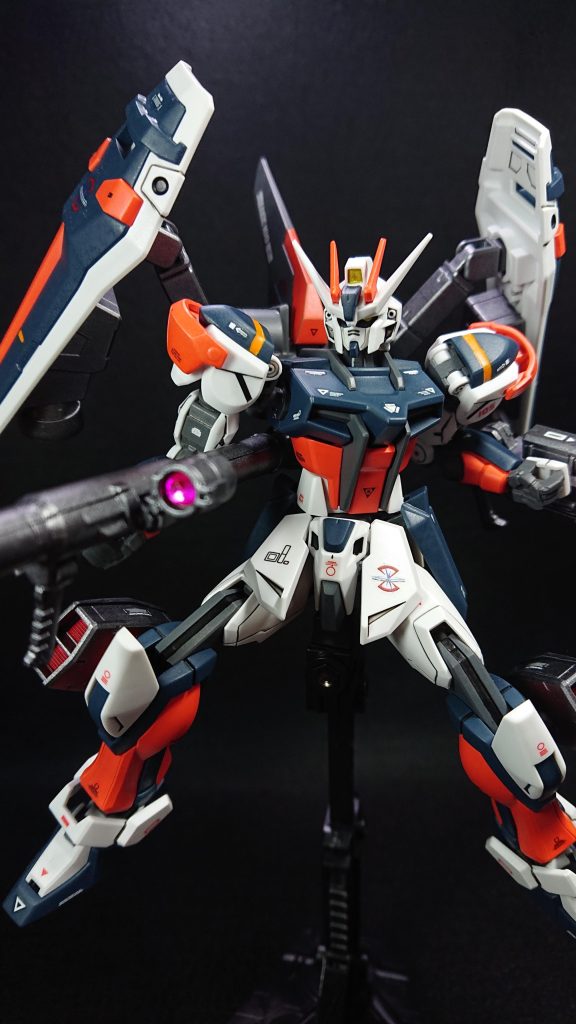 部分塗装にタミヤのエナメル塗料・オレンジ・フラットブラック・フラットレッド・ダークグレイセンサー部分にはMr.メタリックカラーGX・メタルイエロー