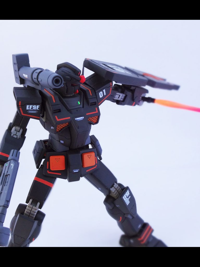 オレンジのラインマーキングは付属シールでマスキングして塗装しました。