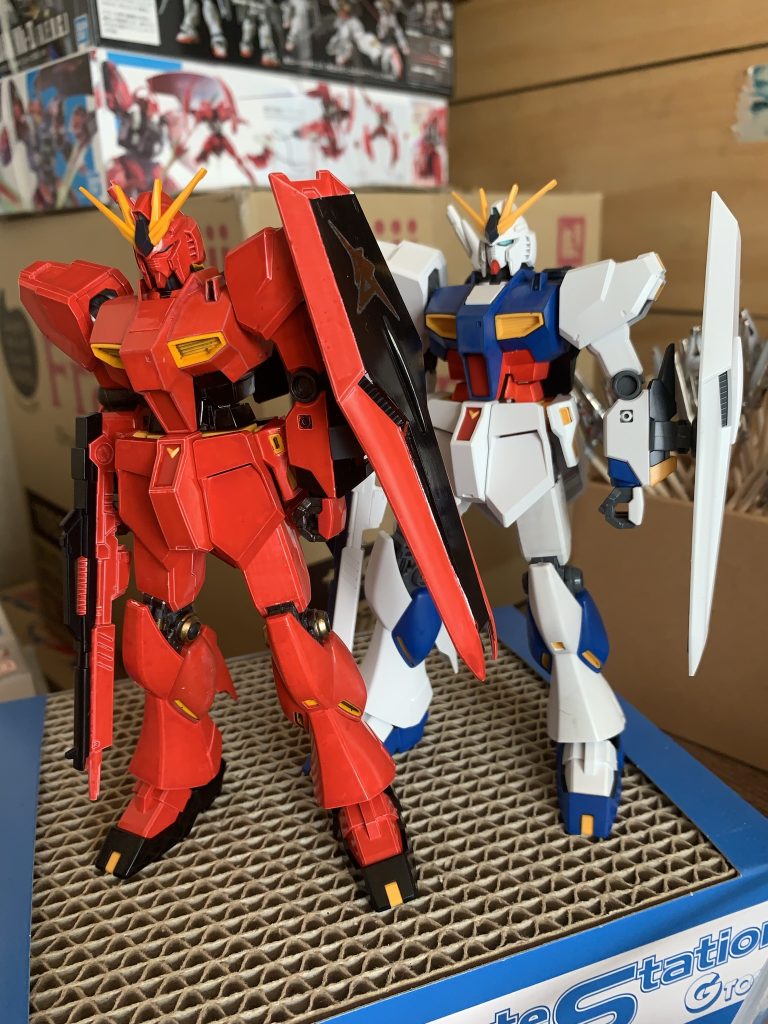 サザビーカラーのνガンダム–2枚目/制作者：アイアンビリー