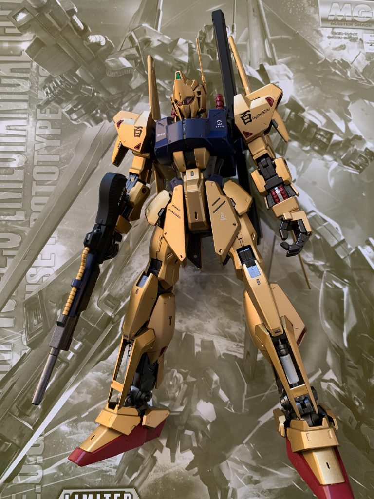 全て水性塗料ランナーごと黒サフ→表面処理→ゴールド→クリアオレンジとイエロー混ぜてさらにつや消しクリアを吹きました。初めての塗装でしたが、何とか上手く行きました笑