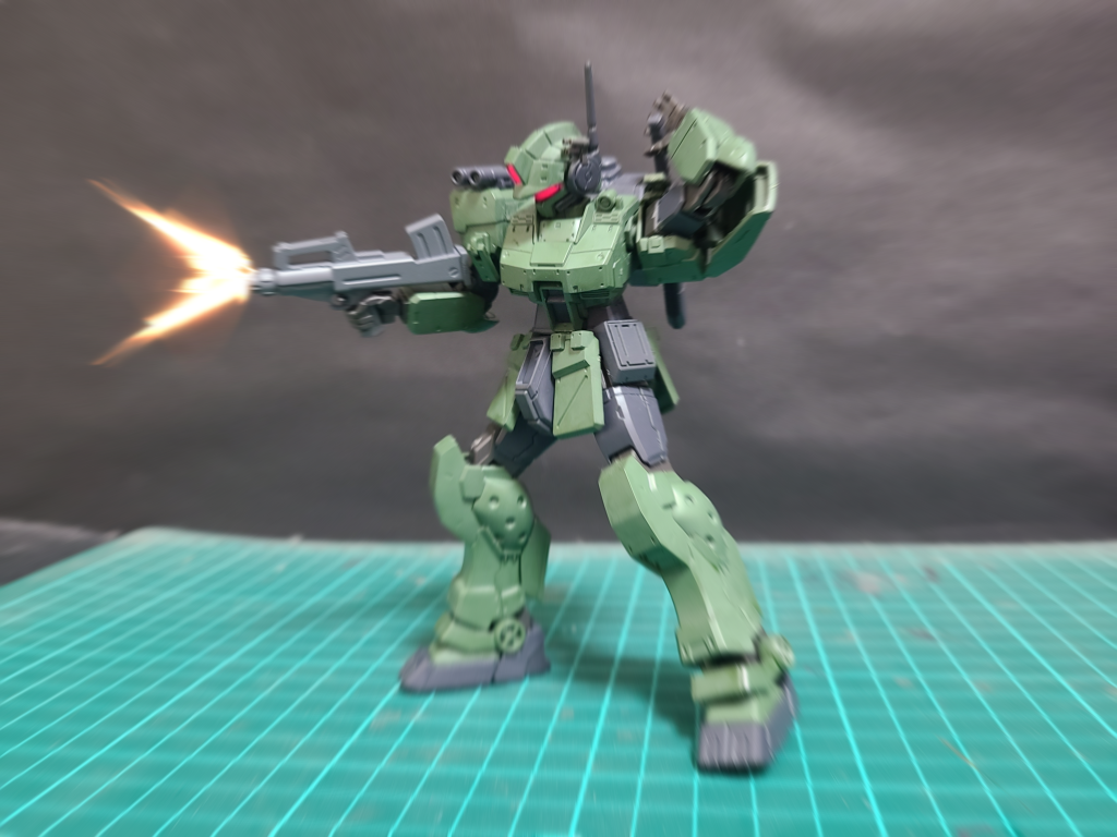 主兵装としてブルパップマシンガンを装備