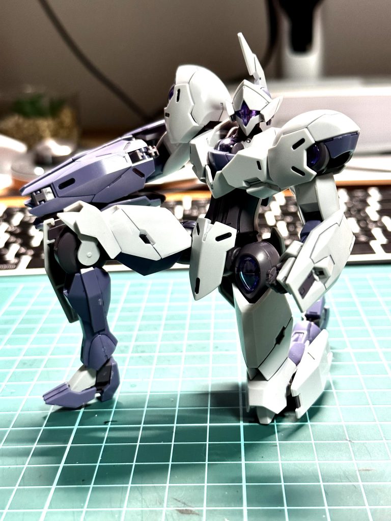 水星のキットはどれもよく動いてポージングのし甲斐がありますね。本当はフライトユニット（に付属の平手）も欲しかったのですが完売で入手できず。12話のおかげで人気商品になりそうですね….