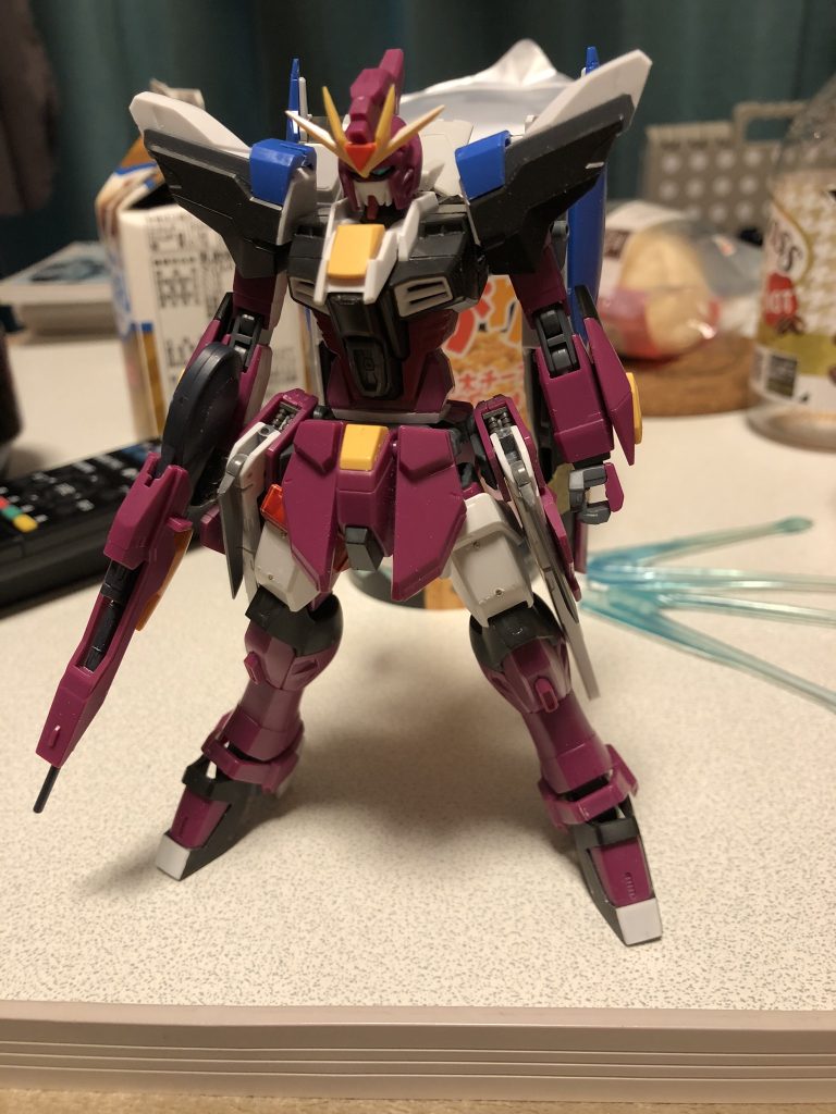 塗装前。ほとんどがラブファントムとバエルのパーツです。もっと綺麗に塗装できるように頑張りたいです。