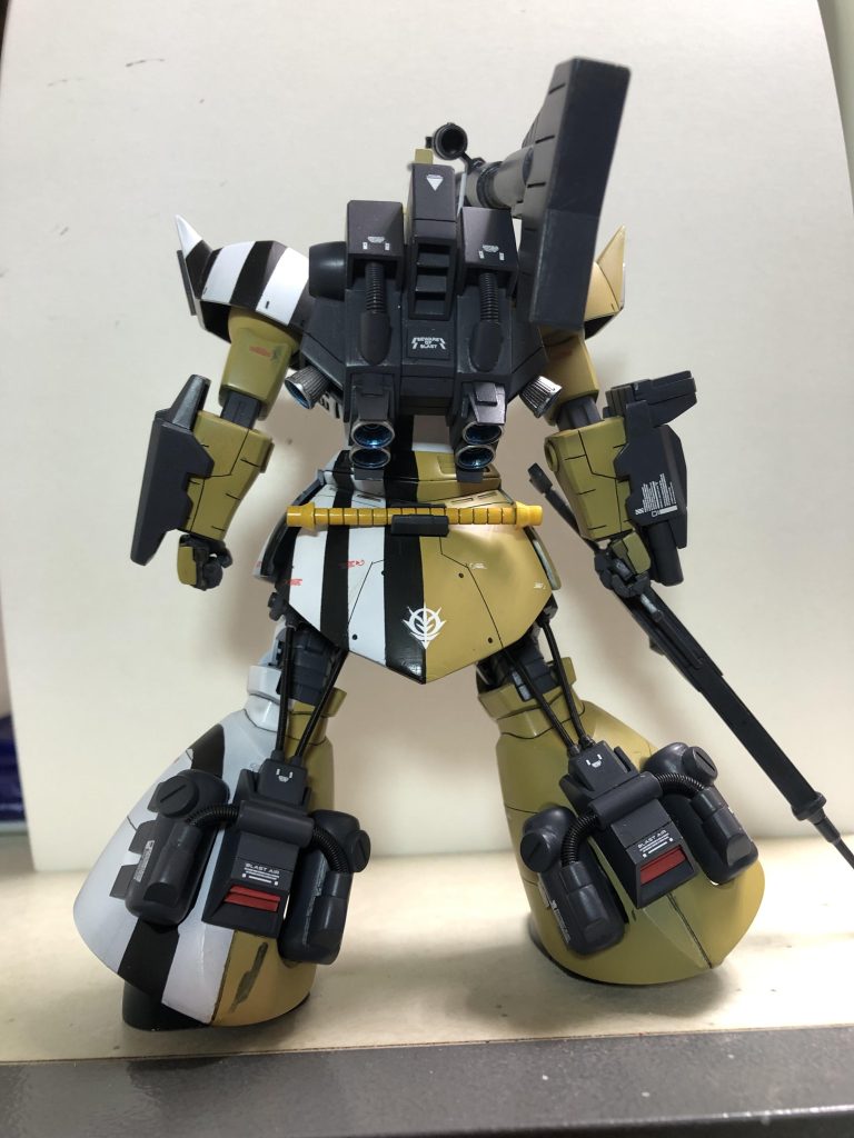 バックパックと脚部ユニットはプラ板とパイプで自作