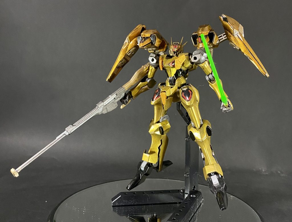 配色方法は以下になります。ゴールド+カッパーにクリアイエロー+セリア金パウダーを重ねたパーツ、ゴールド+焼鉄にクリアーオレンジ+セリア金パウダーを重ねたパーツ、ゴールド+シルバー+カッパーを塗装したパーツ(ゴールドパーツは黒立ち上げ)メタリックレッドに蛍光レッドを重ねたパーツ焼鉄+カッパーをフレームに塗装光沢ブラックを塗装したパーツ