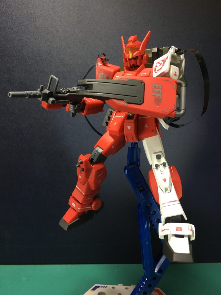 　規格が同じということでガンダムEz-8付属のパラシュート・パックも装備できます。