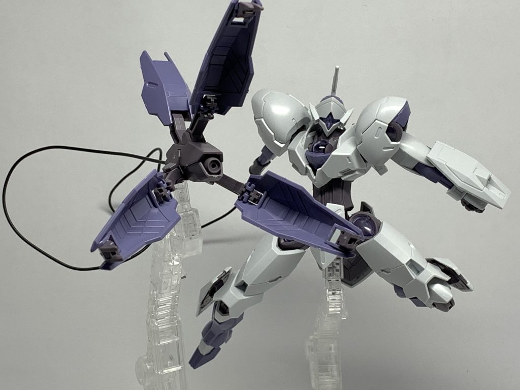 ビームブレイザーその4。劇中同様リード線にて再現ですね。