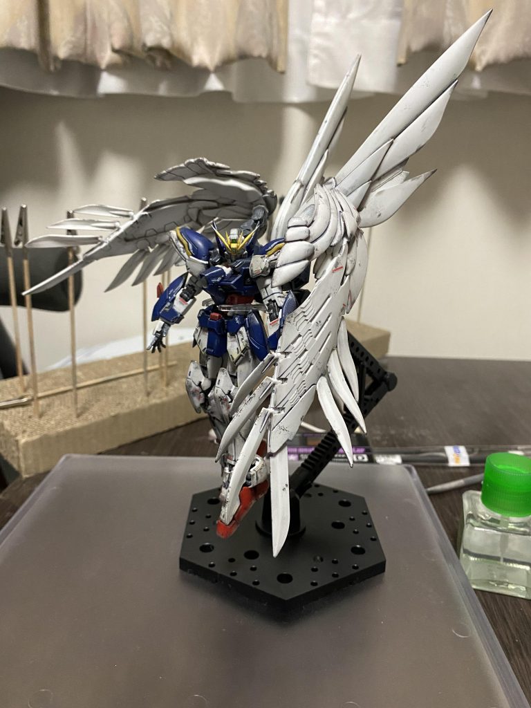 このポージングはめちゃくちゃ気に入ってます！またRGウイングガンダムゼロEW版のキット見つけたら、もう一度作りたいです😌