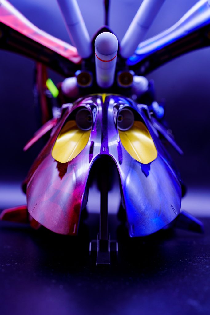 赤から青に変化する中心は紫でグラデーションをかけました。