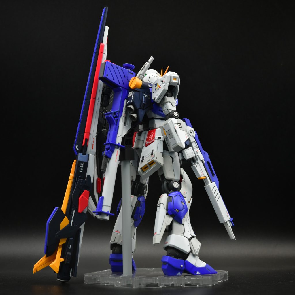 ロングフィンファンネルが無くても自立するようにステーを付けています。