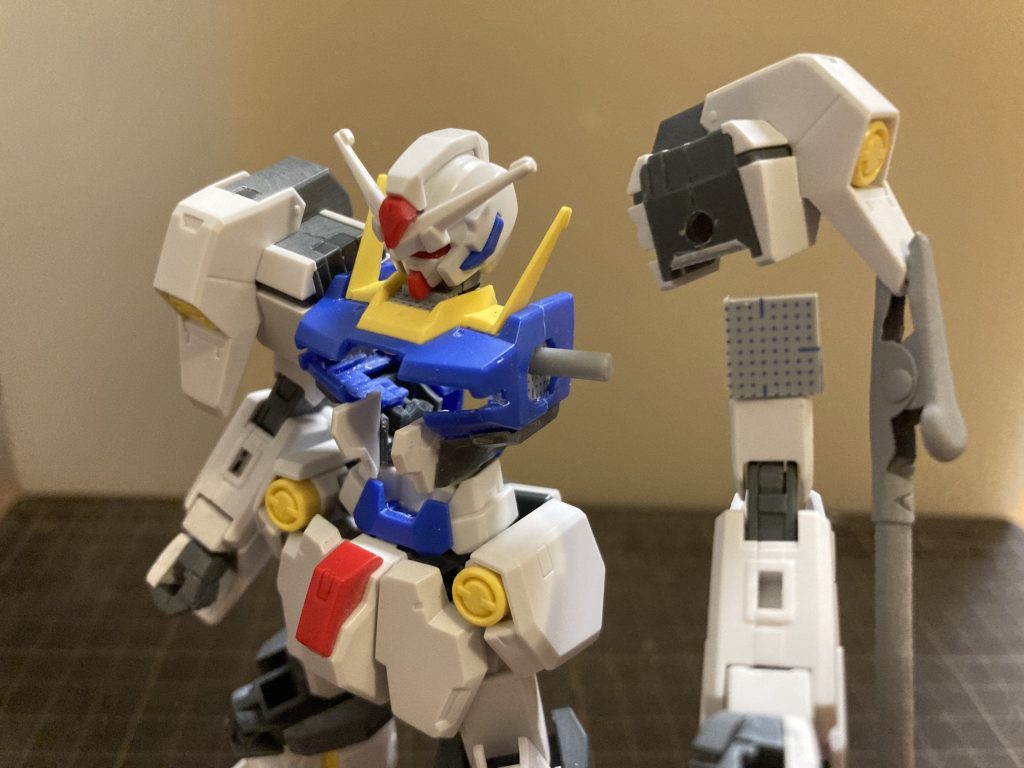 肩の接続をボールジョイントから軸タイプに変更コアファイターのクリアランスを確保しました。