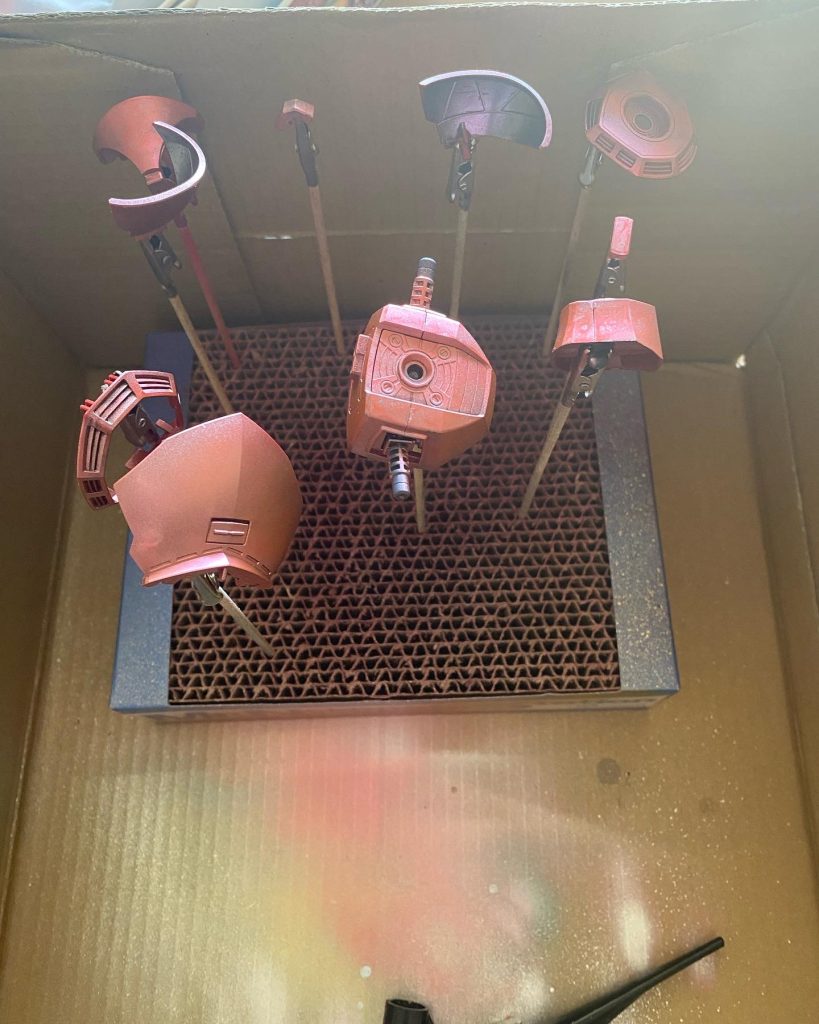 一度バラしてガンダムマーカーエアブラシで塗装しました。