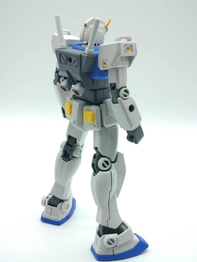 主な変更点は肩パーツのみでガンダムのシルエットから離れすぎずカラーリングでNT-1の雰囲気を出しています。