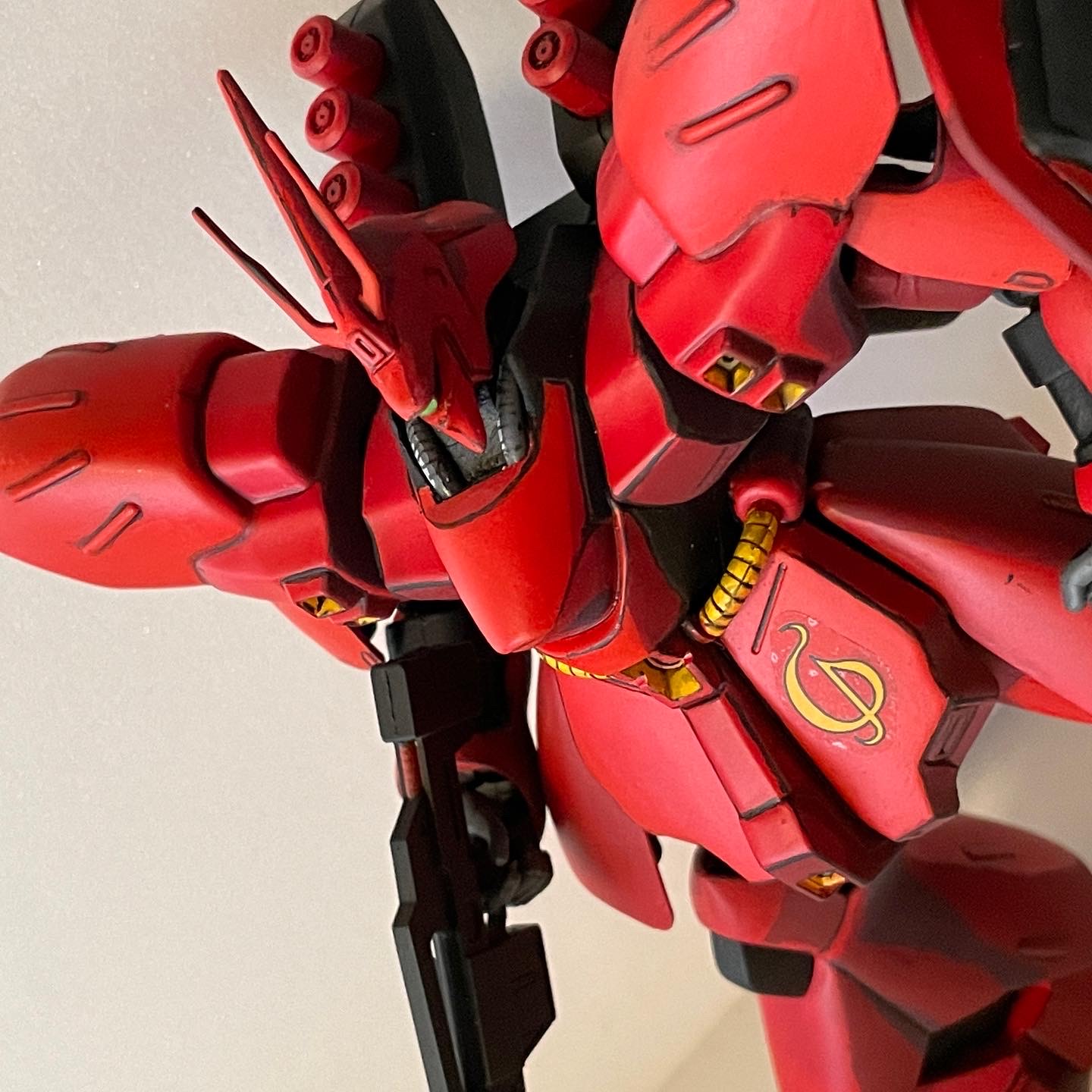 旧キット1/144サザビーも伊達じゃない！｜グッピーさんのガンプラ作品 