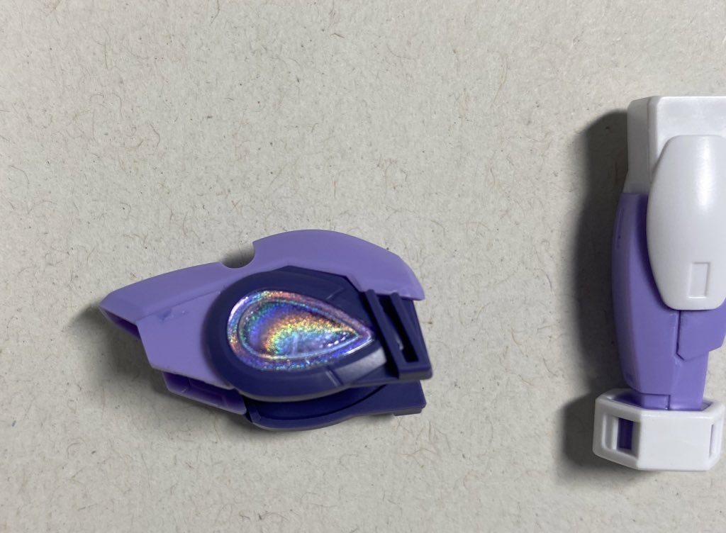 クリアパーツ+ホログラムマーカー、アップにするとこんな感じです。