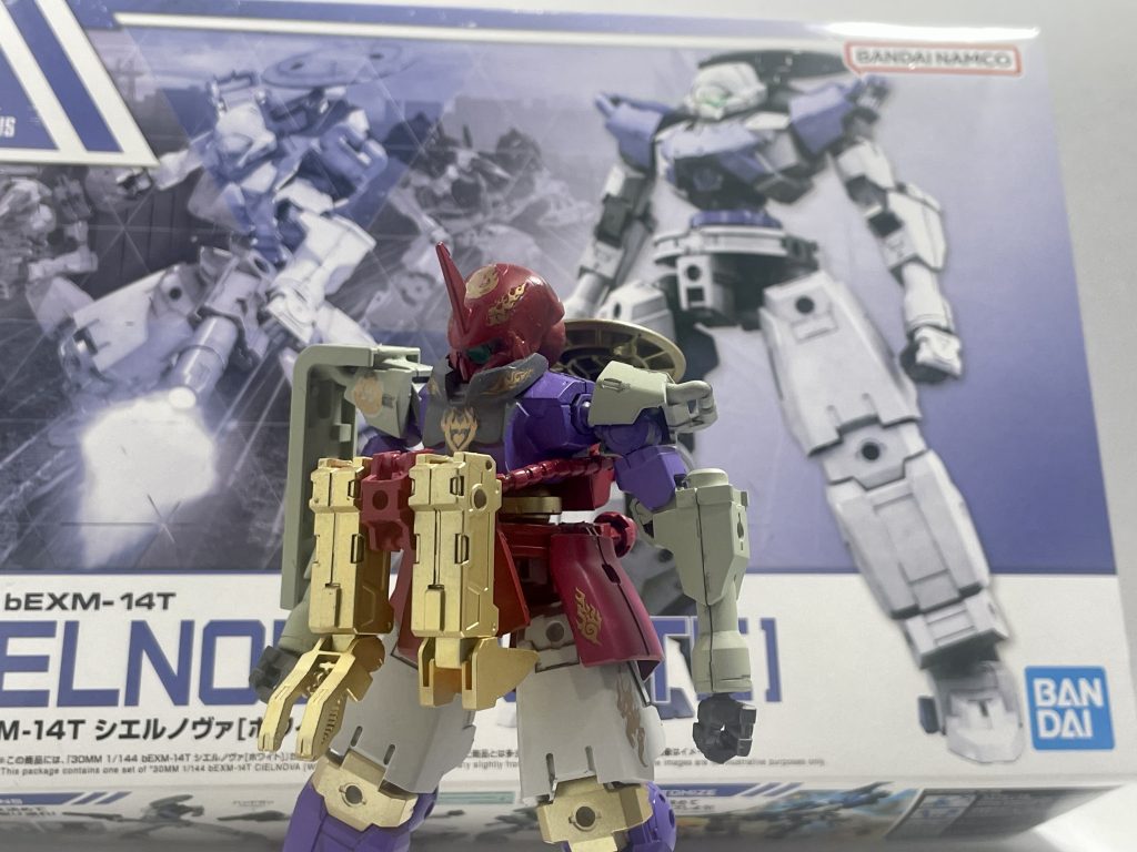 ベースは今回も30mmのシエルノヴァとなっています。これにジャンク品のHG😬ザクⅡとドムを貼り付けてジオン風に仕上げてみました。