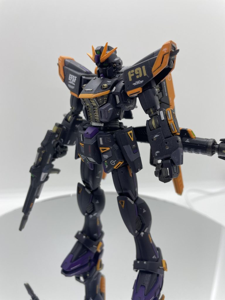 ハリソン機を参考に作成しましたが、カラーリングは黒にしました。パープル寄りの黒にしたつもりですが、ほぼ真っ黒になってしまいました。