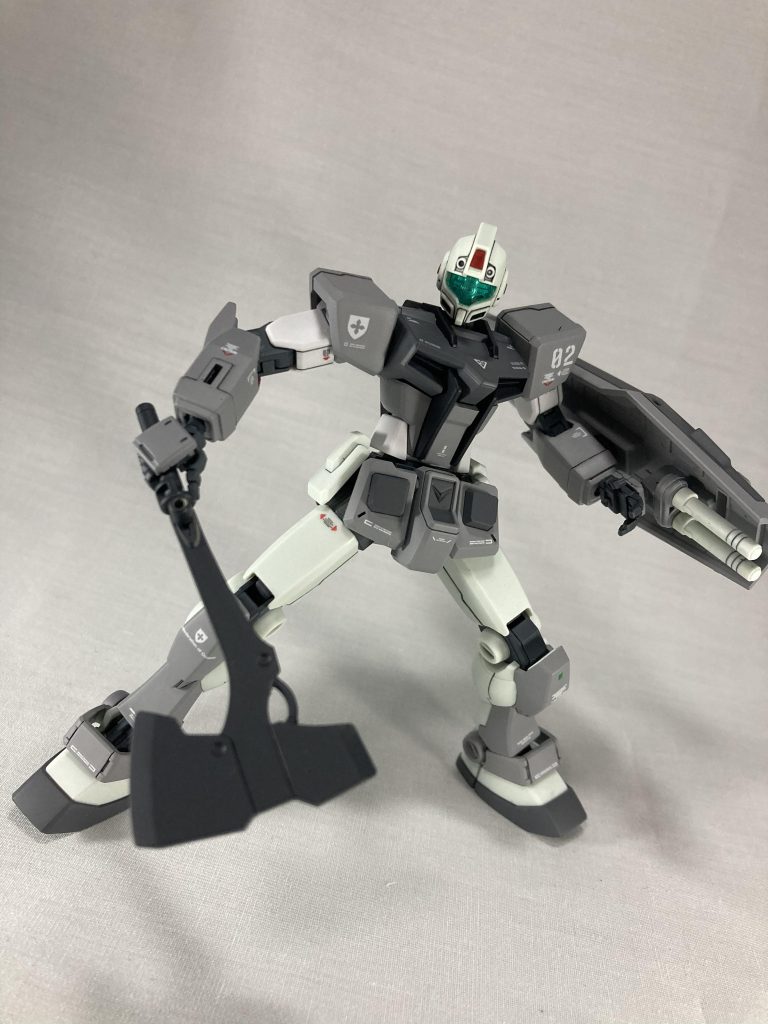 頑丈そうな武装は絶対長持ちするしこれなら投擲しても大丈夫そうって理由でアックスを装備させましたただマウントする場所が無いので使わない時は地面に置くしかありません