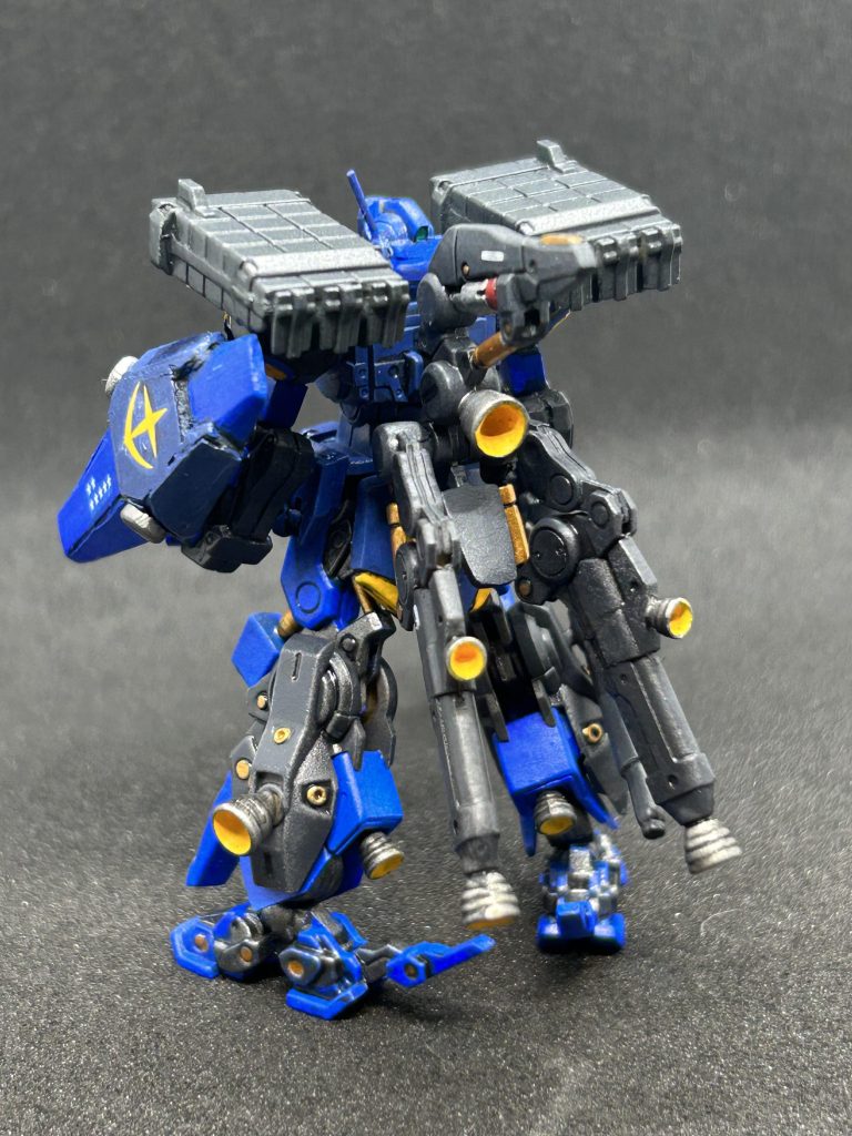 頭のアンテナのパーツは何故か異次元にふっ飛んでいって消えたので、コレも真鍮線と端材で作りました。プロペラントタンクも増設しようかと思ったのですが、既にプロペラントタンクのようなものが付いてたので最強と言えどやめときました。