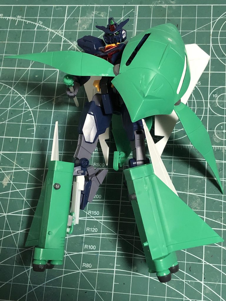 コアガンダムIIのティターンズカラーを白く塗り直すという手間といえば手間な工程を踏みました笑 閲覧ありがとうございました。