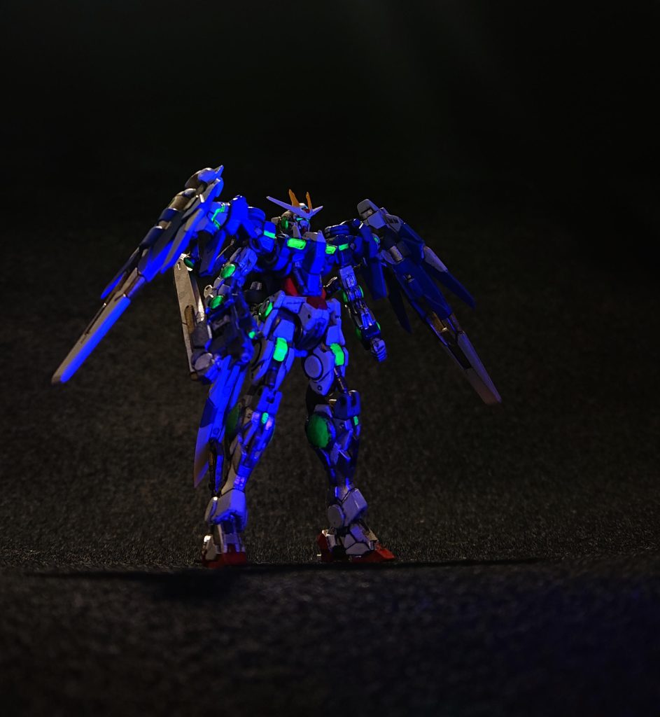 でもブラックライト電飾はいい感じに雰囲気がでたので、「サクッと一日」ならこんなもんで良しとしましょう。