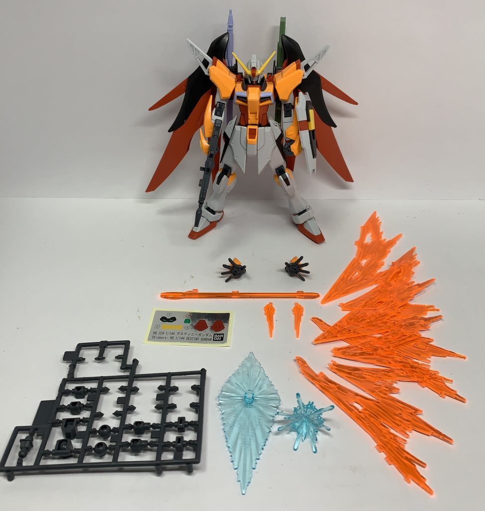 付属品、その他等。内容は以前にも投稿したHGCEデスティニーガンダムと変わりません。稼働範囲および色分け等は変わらず良好なのでかっこいいですね。ただこのカラバリキットは初期生産分ロットの商品からのものなので一部でボールジョイント等を調整する必要性がありました。なのでもし今から組んでいく場合には注意が必要と感じます(他の初期生産ロットのガンプラも同様と言えばそうなのですが)。ともあれ他のグレードではイベント限定品などが多かったハイネ専用機が限定生産とはいえ発売されたのは嬉しいですね。頂いたフォロワーに感謝です!ありがとう!