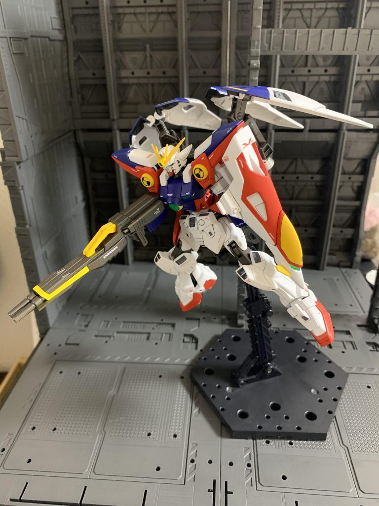 オープニングのイメージで。このキット安い割にはモールドも多く、顔もイケメンで塗装するとかっこいいです。