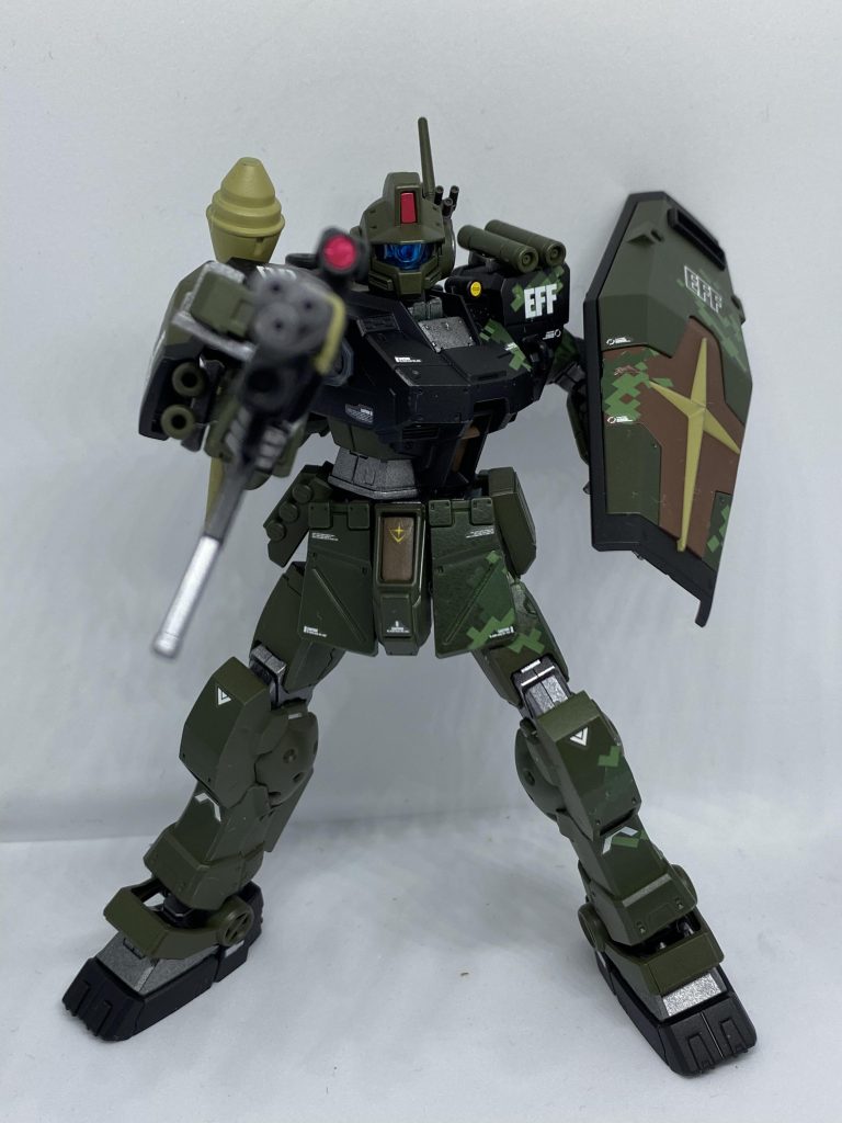 ガンダムベース限定販売のシステムウェポンよりガンダムシールドとシュツルムファウスト使用しています。