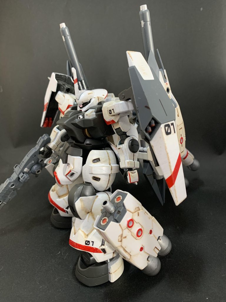 ウェザリング前。悲惨な塗りむらさえ無ければこれで完成でもよかったかもですね…まあウェザリングが一番楽しいので絶対やるんですけど🤣ちなみに今回トップコートにはダイソーのつや消しスプレーを使いました。謎に炭の香りがするし塗膜も怪しいですが、ぱっと見は遜色ない感じになります！こだわりない方は是非どうぞ！（ダイマ