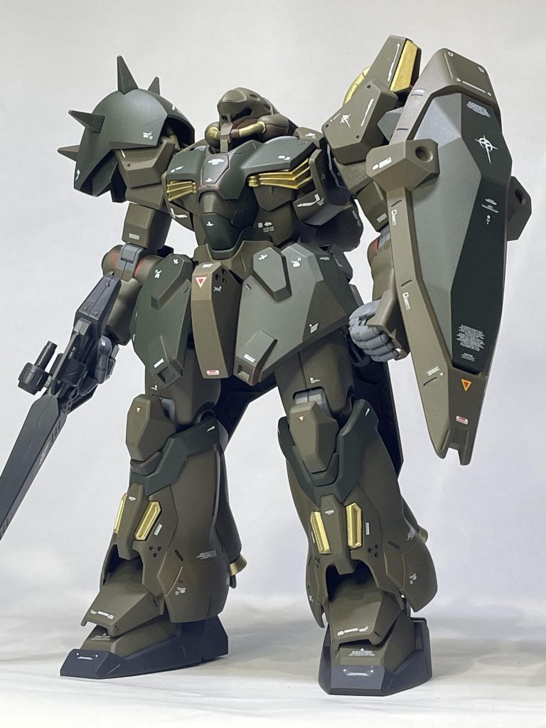 HG メッサーF01型。ギラ・ドーガのカラーリングを参考に全塗装しました。リアルカラーに近づける為、グリーンは明る過ぎるのでオリーブドラブを使用しました。