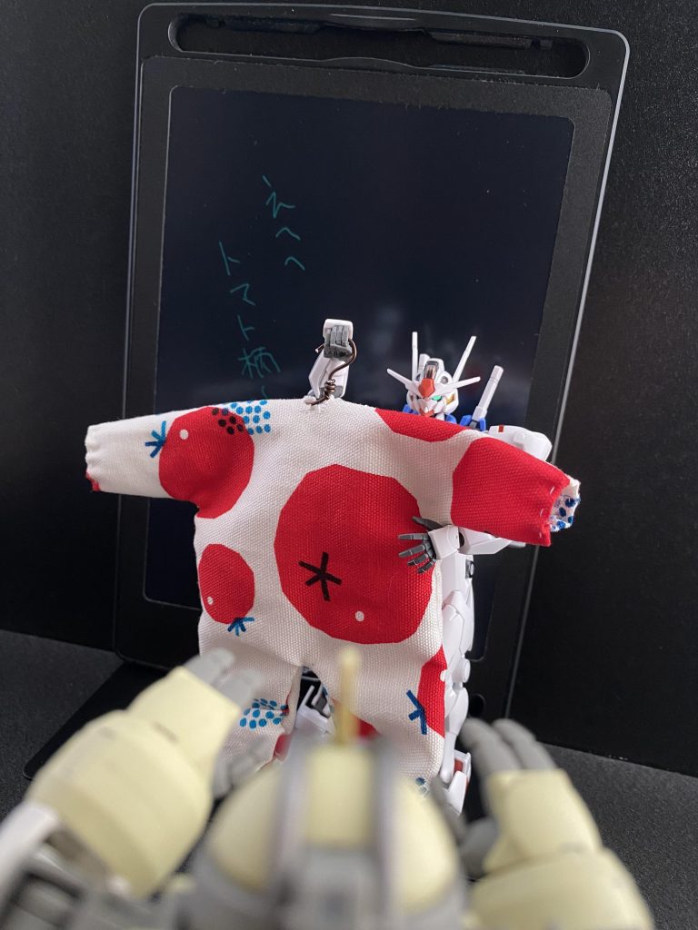 「先輩、これなんかどうですか？」「･･･トマト柄って、んな恥ずかしいもん着れるかっ」「えぇ〜⤵️」