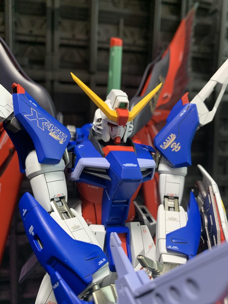 アップで。フロント、リアアーマーや腕部等にスジボリ追加しています。