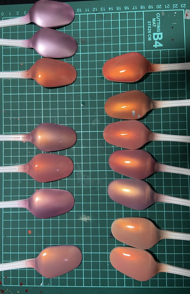 特にこだわったのは、サーモンピンクのキャンディ塗装です！下地は2パターンで試しました。①スターブライトシルバー②スターブライトシルバー＋メタルピーチ結果、スターブライトシルバーにしました！クリアーは少しずつ配色量を調整で試しました。※いい加減なので、配色対比は目分量で調整です‥2度と同じ色は作れません😂笑混ぜ合わせたのは、クリアーオレンジ+クリアーピンク+クリアルージュ+クリアーホワイトです。ポイントは、クリアーホワイトの分量にある気がします🤔